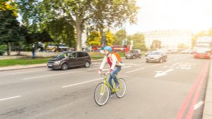 Mit Fahrradhelm sicher unterwegs