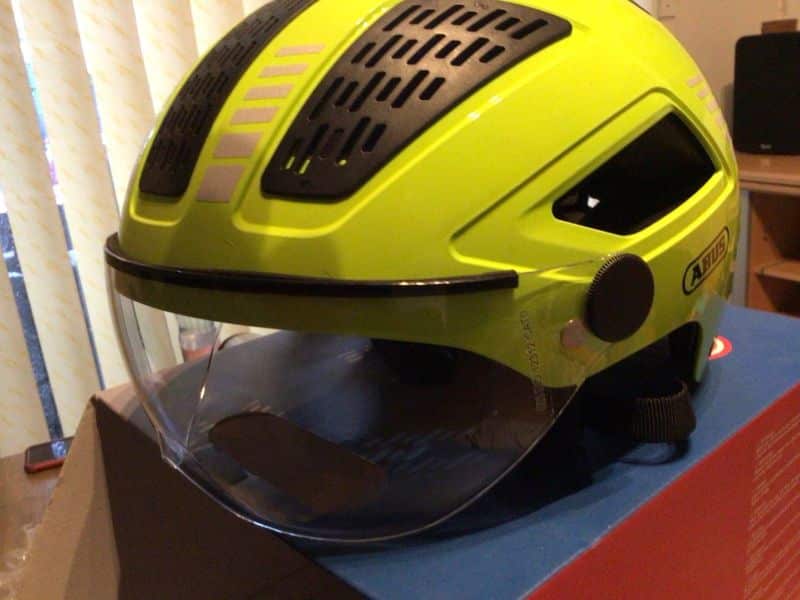 Fahrradhelm mit Visier 03