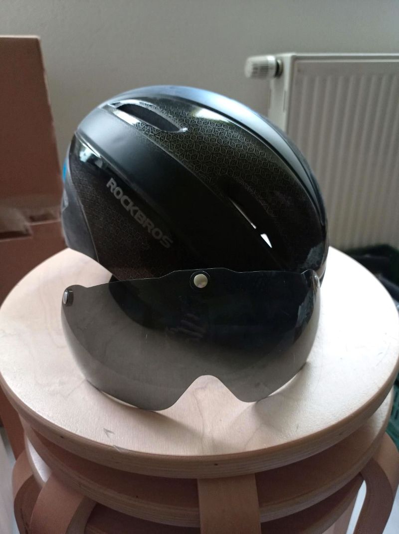 Fahrradhelm mit Visier 04