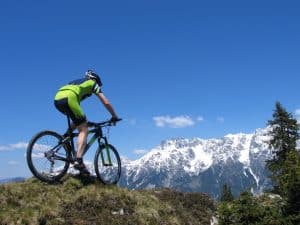 Mountainbiker in den Bergen